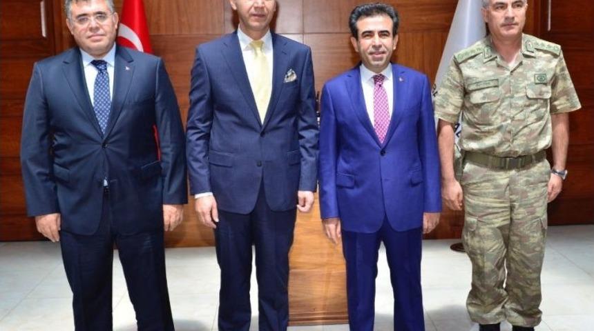 Vali Erin Diyarbakır&rsquo;a Atanan Şanlıurfalı Valiyle Bir Araya Geldi