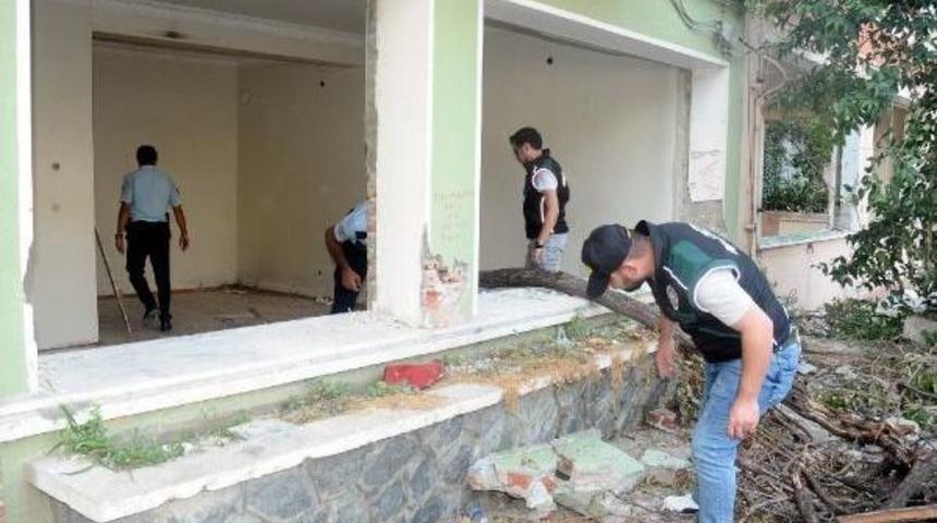 Bakırk&ouml;y'de Metruk Binalara Uyuşturucu Baskını
