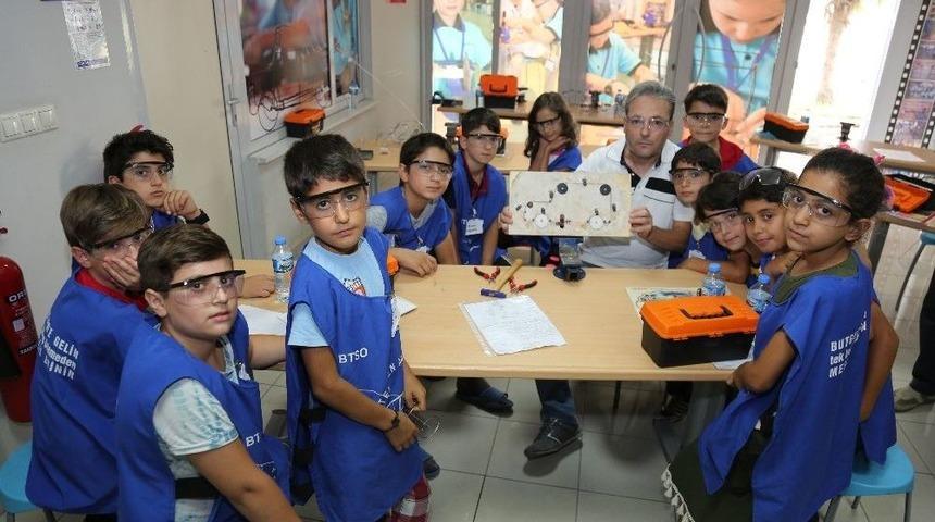 &Ccedil;ocuklar Telden Araba Ve Robot Yaptı