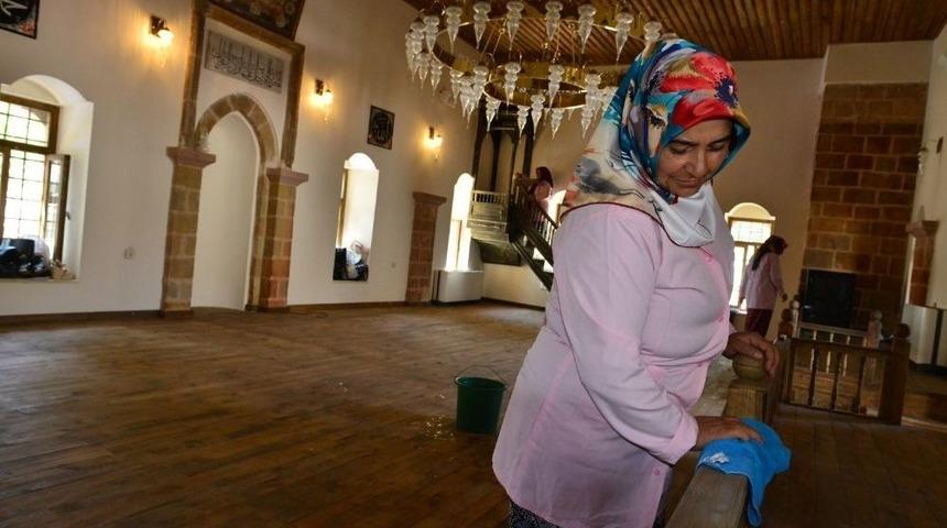 Dulkadiroğlu&rsquo;ndan Camilere &Ouml;zel Hizmet