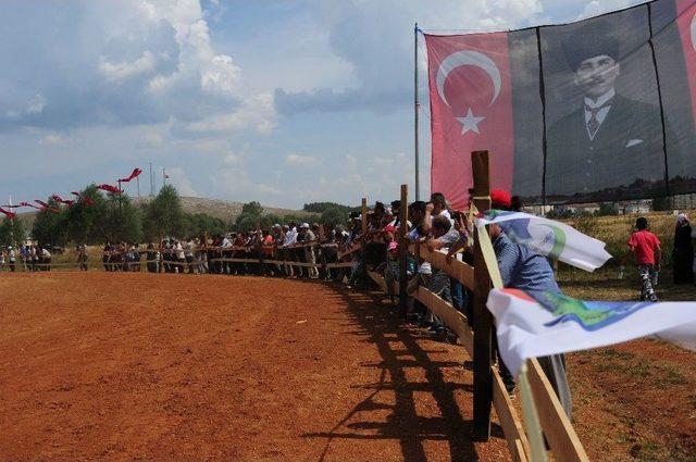 Devrekani’de Geleneksel At Yarışları Düzenlendi