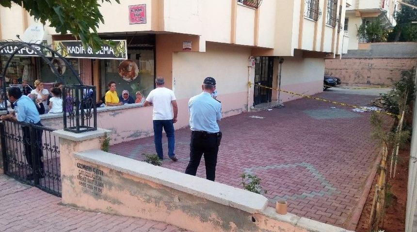 Terastan D&uuml;şen &Ccedil;ocuk Hayatını Kaybetti