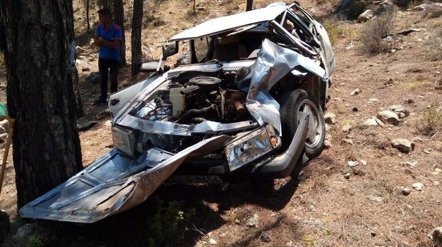 Otomobil U&ccedil;uruma Yuvarlandı: 1 &Ouml;l&uuml;, 1 Yaralı