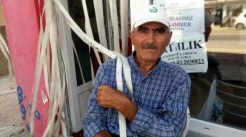 İki Ayrı S&uuml;r&uuml;ye Ara&ccedil; &Ccedil;arptı; 14 Koyun Telef Oldu