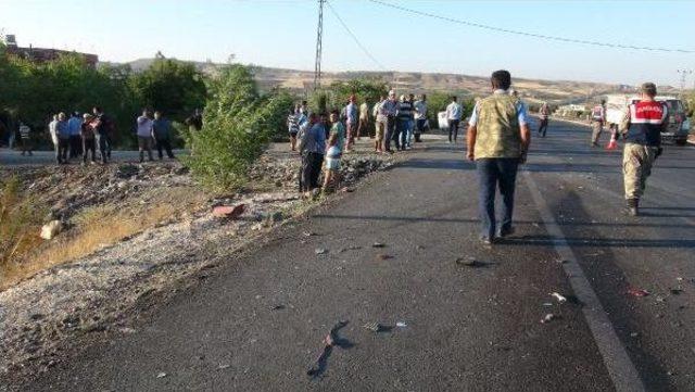 Tır'ın Çarptığı Traktör, Çocukların Üzerine Devrildi: 2 Ölü, 1 Yaralı