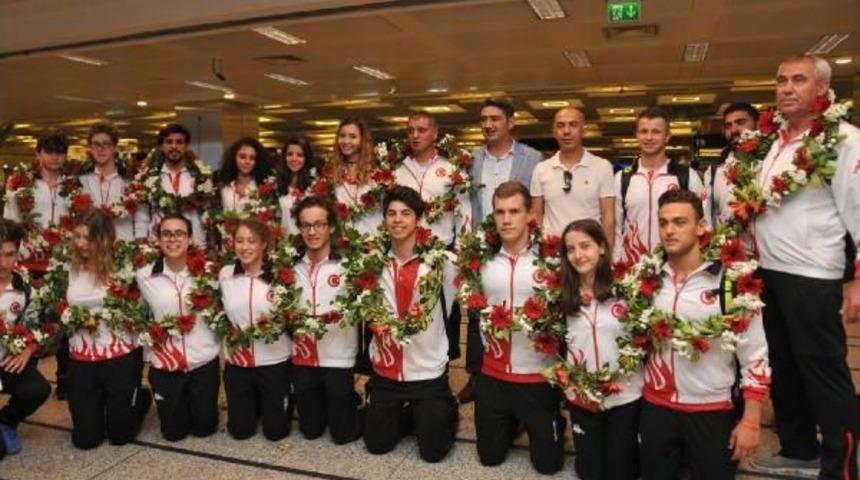 &Ouml;zel Sporcular Yurda D&ouml;nd&uuml;