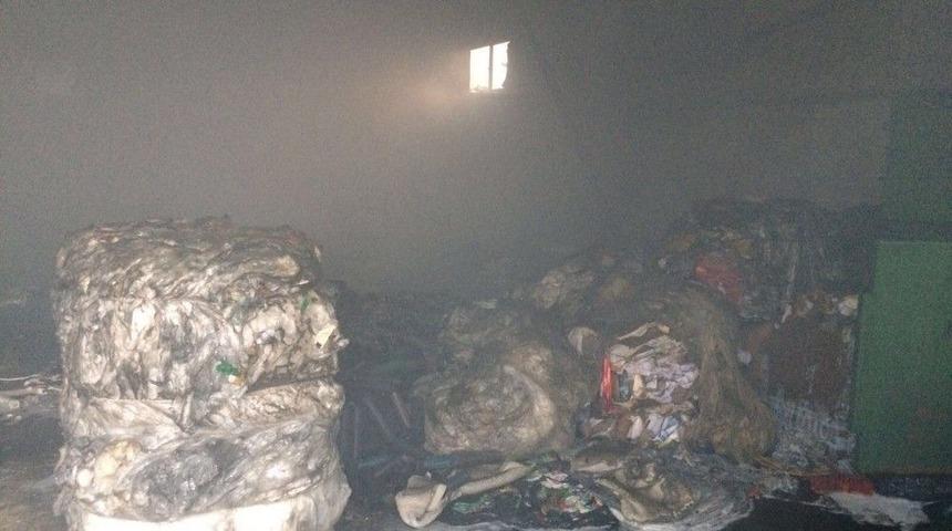 Geri D&ouml;n&uuml;ş&uuml;m Fabrikasında Yangın