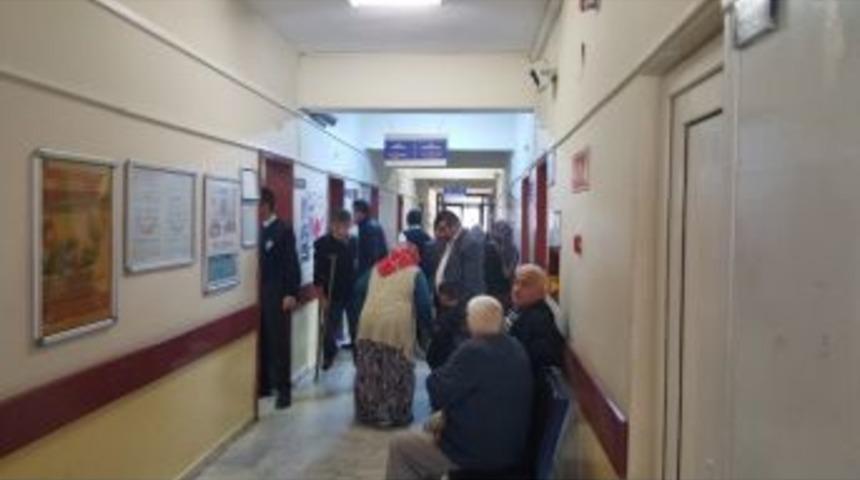 Zonguldak&rsquo;ta 6 Kişi Zehirlenme Ş&uuml;phesiyle Hastaneye Kaldırıldı