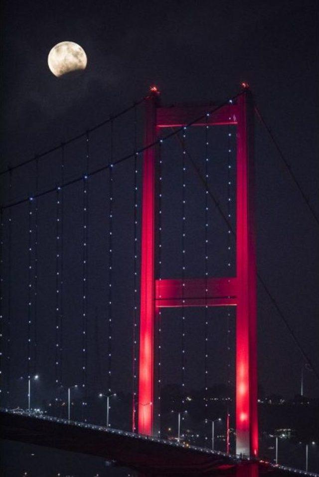 Parçalı Ay Tutulması İstanbul'da Böyle Görüldü