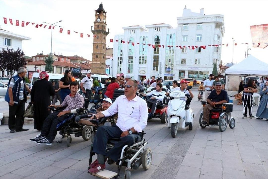 Yozgat&rsquo;ta Engelliler Ak&uuml;l&uuml; Ara&ccedil;larıyla Yarıştı
