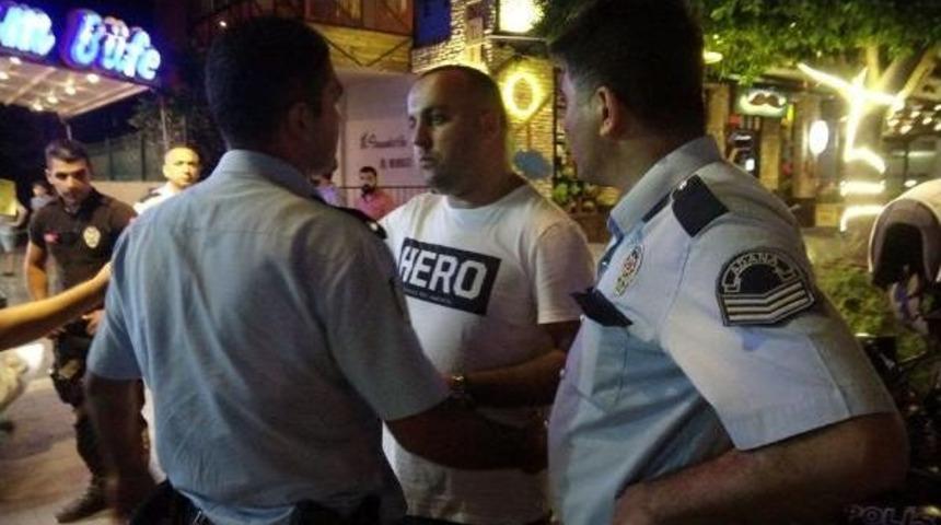 Adana'da 'hero' Tiş&ouml;rt&uuml; Giyen Kişiye G&ouml;zaltı