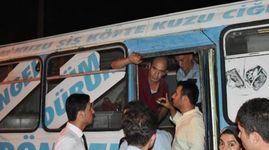 Zabıtaya Direnen Seyyar K&ouml;fteci Eşi Ve Kendisini Midib&uuml;se Kilitledi