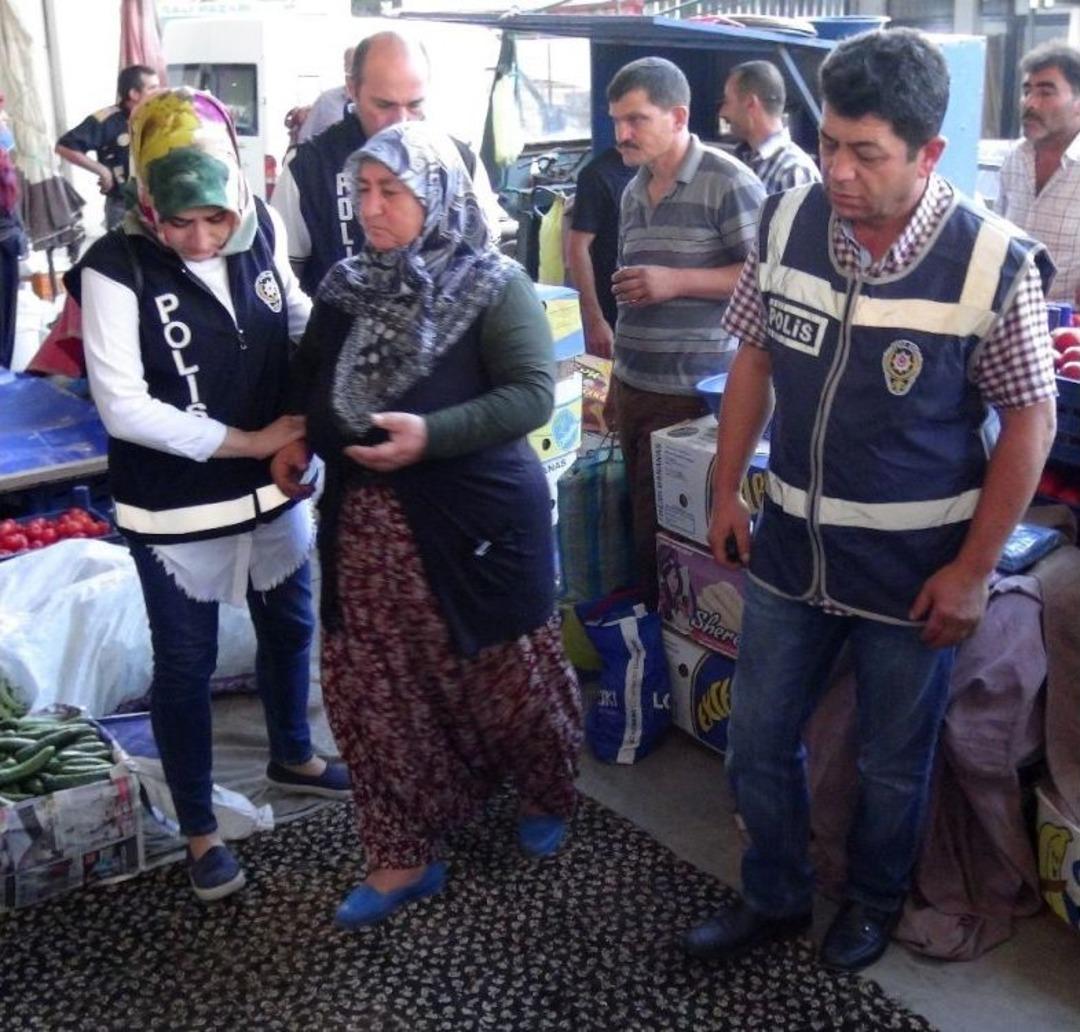 "bylock" Ş&uuml;phelisi Kadın Semt Pazarında Sebze Satarken Yakalandı