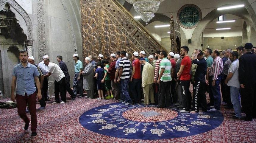 M&uuml;ft&uuml; G&uuml;ven: &ldquo;dua, Kulluğumuzun &Ouml;z&uuml;d&uuml;r&rdquo;