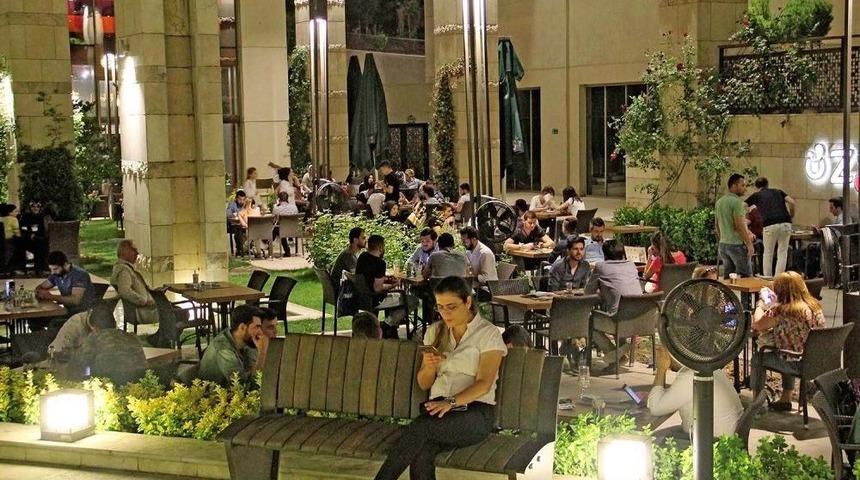 Bah&ccedil;e Keyfi Piazza&rsquo;da Doyasıya Yaşanıyor