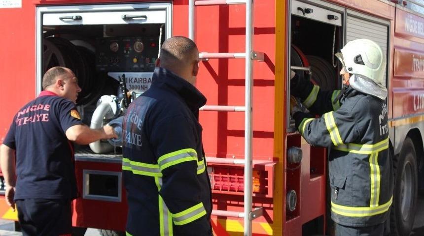 Oksijen Kaynağı Mazot Kazanını Keserken &Ccedil;ıkan Kıvılcım Depoyu Yaktı