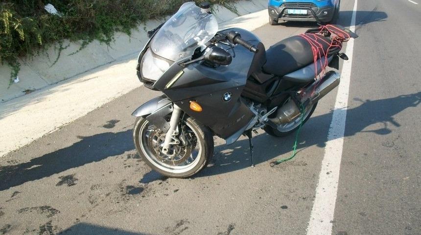 Otomobile &Ccedil;arpan Motosikletli Yaralandı