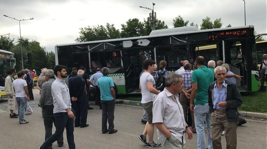 (&ouml;zel Haber) Belediye Otob&uuml;slerinin &Ccedil;arpışma Anı Kamerada