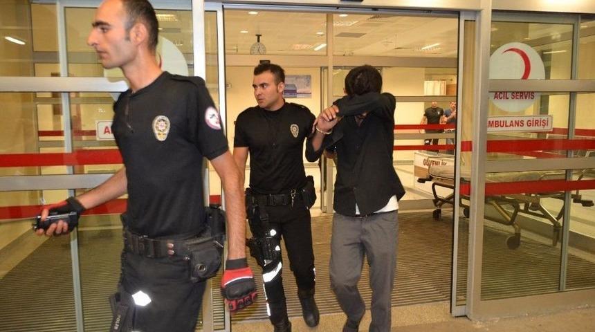 Polisler Ş&uuml;phelendikleri Otomobilden Uyuşturucu Madde Ele Ge&ccedil;irdi