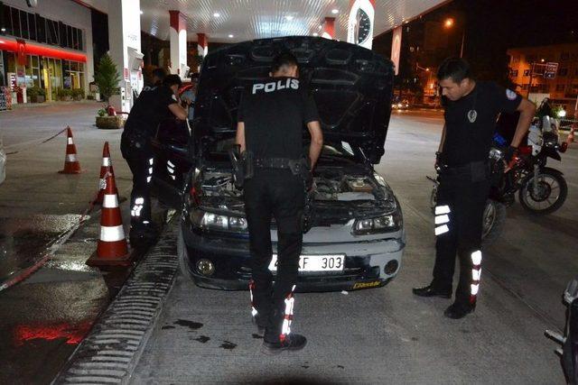 Polisler Şüphelendikleri Otomobilden Uyuşturucu Madde Ele Geçirdi