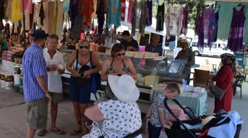 Pazarcı Esnafı Turistler Sayesinde İngilizce Öğrendi