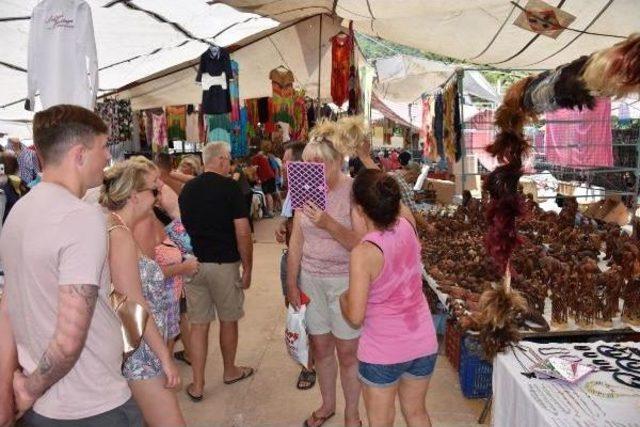 Pazarcı Esnafı Turistler Sayesinde İngilizce Öğrendi