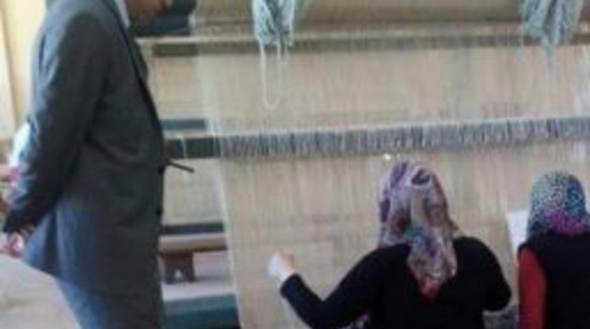 &Ccedil;avdarhisar&rsquo;da Halı Dokuma Kursu Sona Erdi