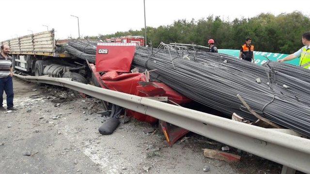 Tem Otoyolu’ndaki Tır Kazasında Araç Sürücüsü Hayatını Kaybetti