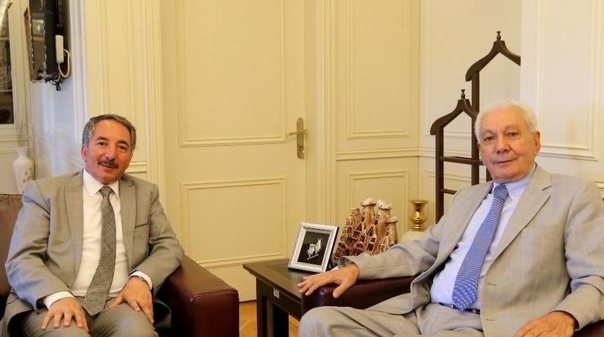 Sağlık Eski Bakanı Eryılmaz&rsquo;dan Rekt&ouml;r Karabulut&rsquo;a Ziyaret