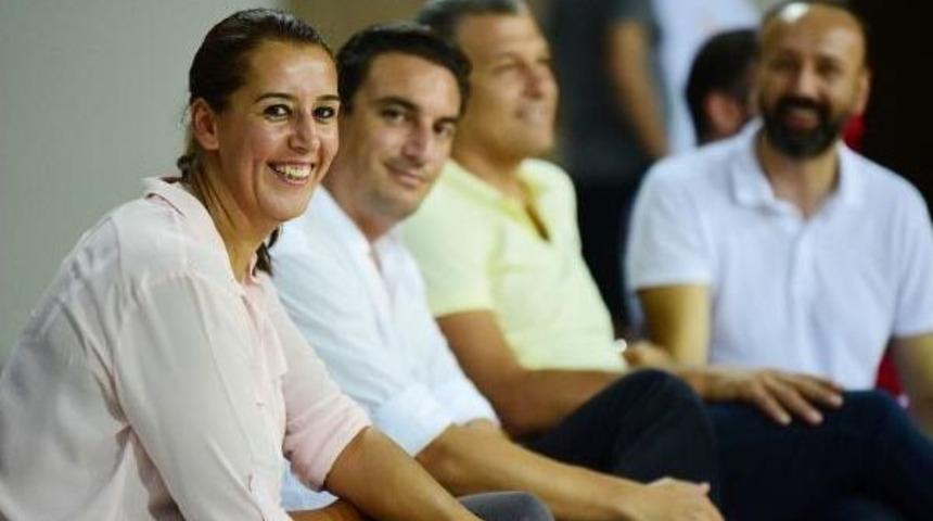 Antalyaspor Erkek Basketbol Takımına Kadın Genel Menajer