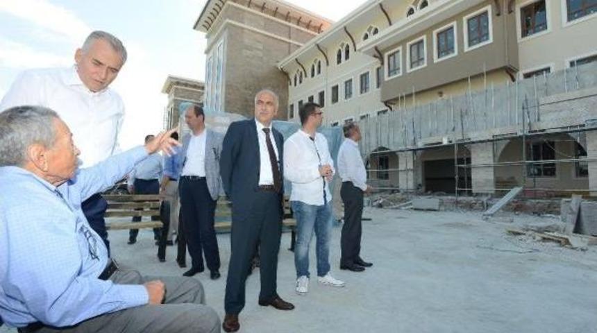 Denizlili Hayırsever 4 Lise S&ouml;z&uuml;n&uuml; Tuttu