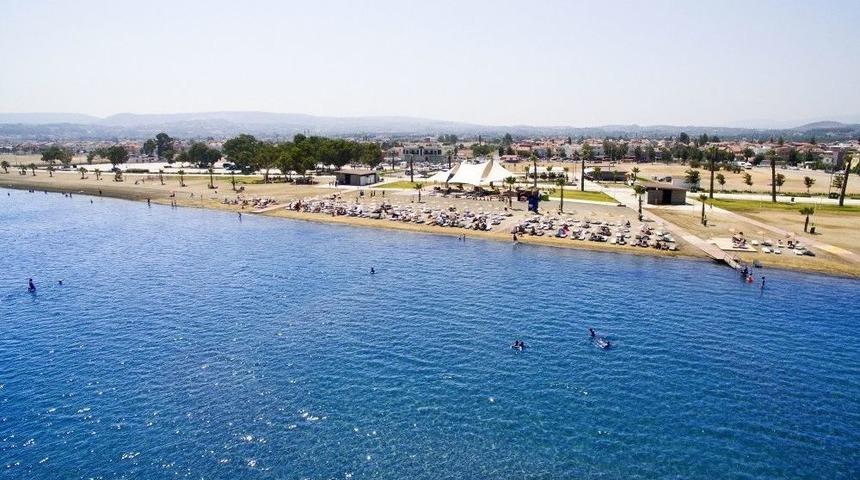 İzmir K&ouml;rfezinde İlk Mavi Bayrak T&ouml;renle G&ouml;ndere &Ccedil;ekildi