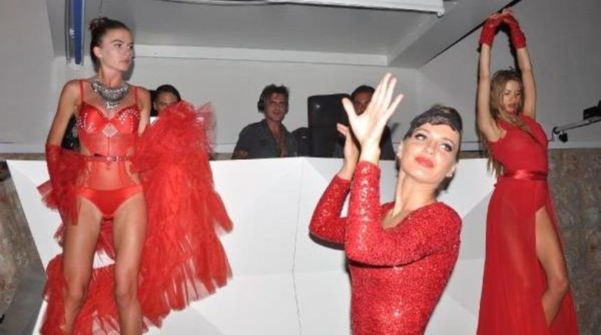 Teoman Dj'lik H&uuml;nerlerini G&ouml;sterdi