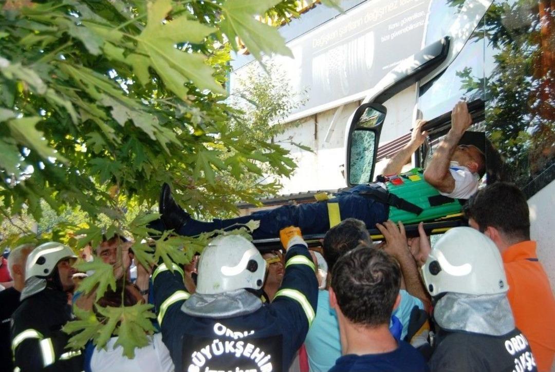 Ordu&rsquo;da Otob&uuml;s Kazası: 2&rsquo;si Ağır 8 Yaralı