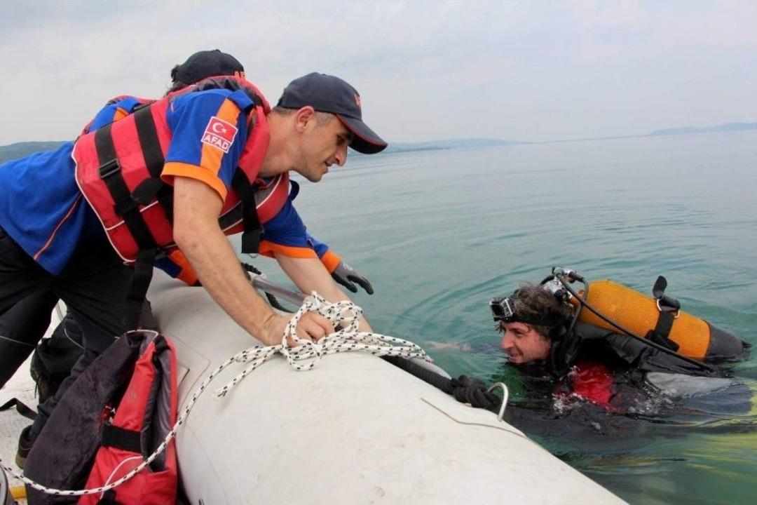 Afad Ekiplerinden Ger&ccedil;eği Aratmayan Suda Mahsur Kalma Tatbikatı
