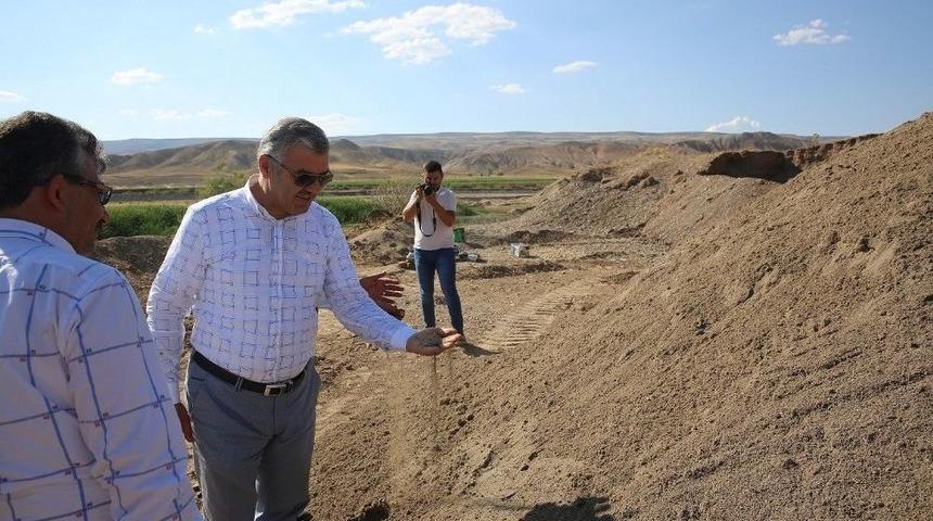 Başkan Çelik, Sarıoğlan İlçesinde Ziyaret Ve İncelemelerde Bulundu