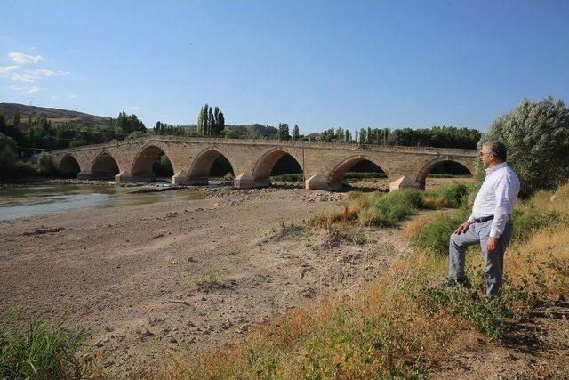 Başkan Çelik, Sarıoğlan İlçesinde Ziyaret Ve İncelemelerde Bulundu