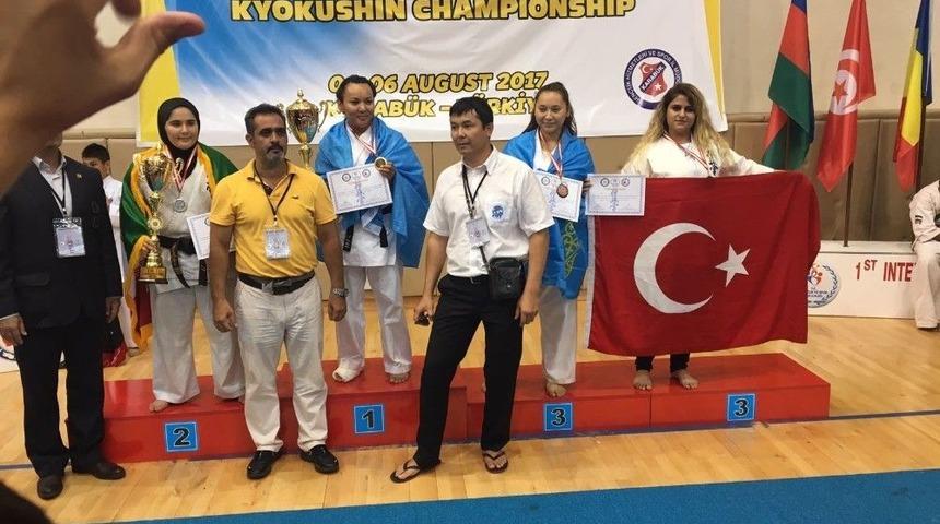 Devrekli Gen&ccedil; Sporcular Madalyaya Doymuyor