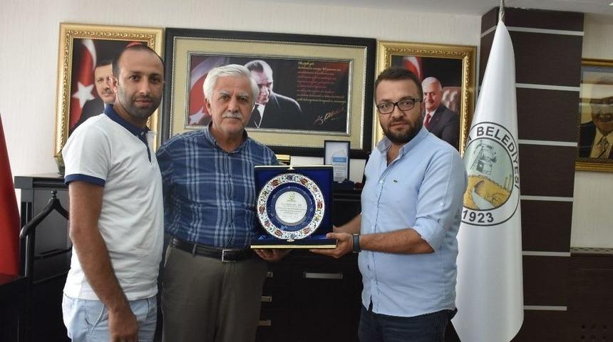 Adıfed&rsquo;den Başkan Toprak&rsquo;a Plaket