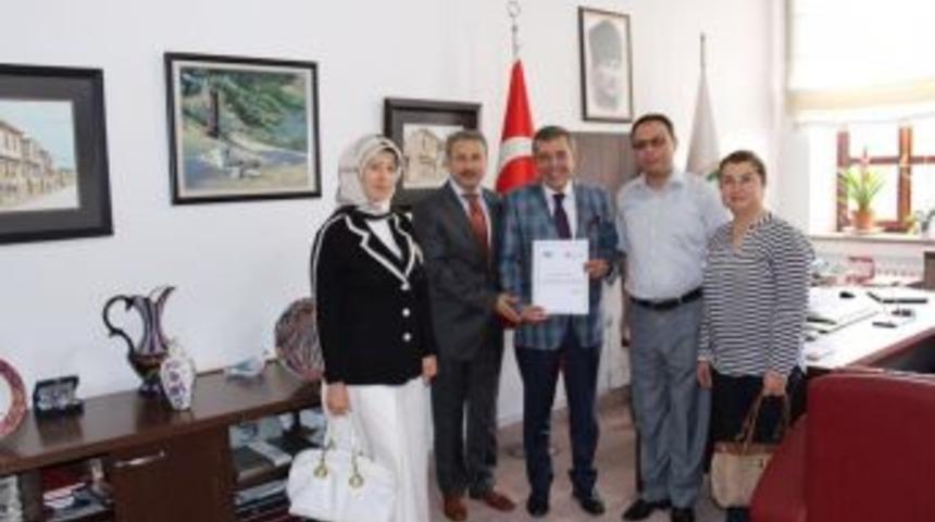 Defterdarlıktan Başkan Ahmet Atam&rsquo;a Teşekk&uuml;r Belgesi