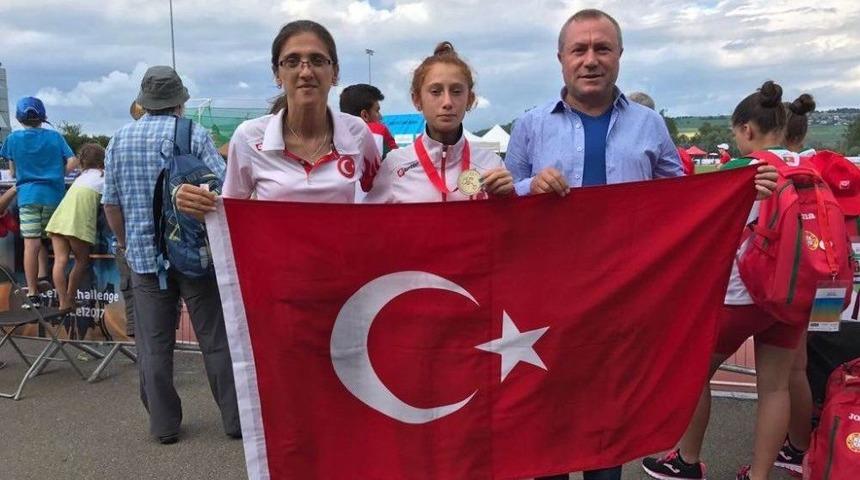 Burhaniye&rsquo;de Altın Kız Muhsine&rsquo;ye G&ouml;rkemli Karşılama