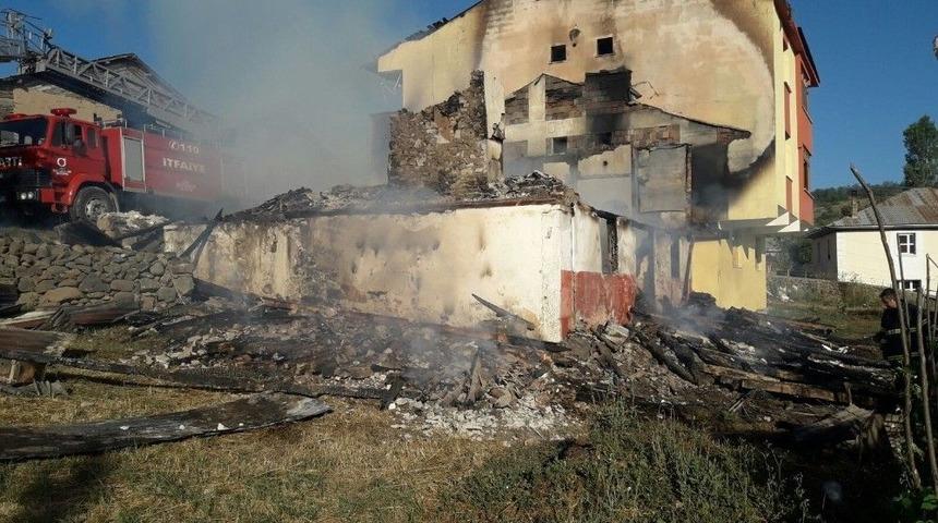 Yangında 20 Bin Lira K&uuml;l Oldu