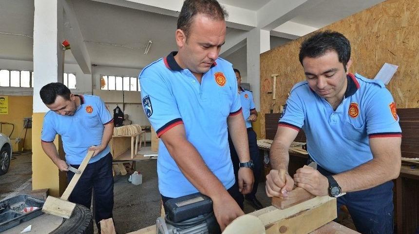 İtfaiyecilerin Ahşap Oymacılığı