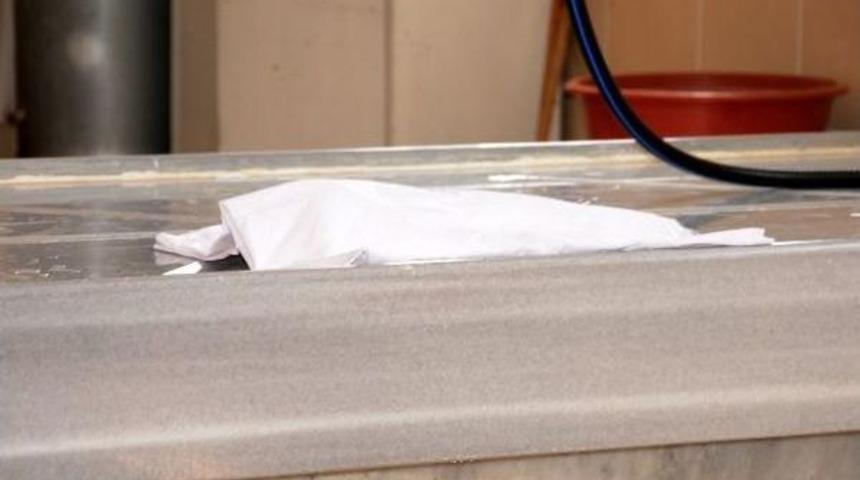 &Ouml;l&uuml; Doğan Bebeğin 'başı Delik' Iddiasına Gasilhanede Polis Incelemesi