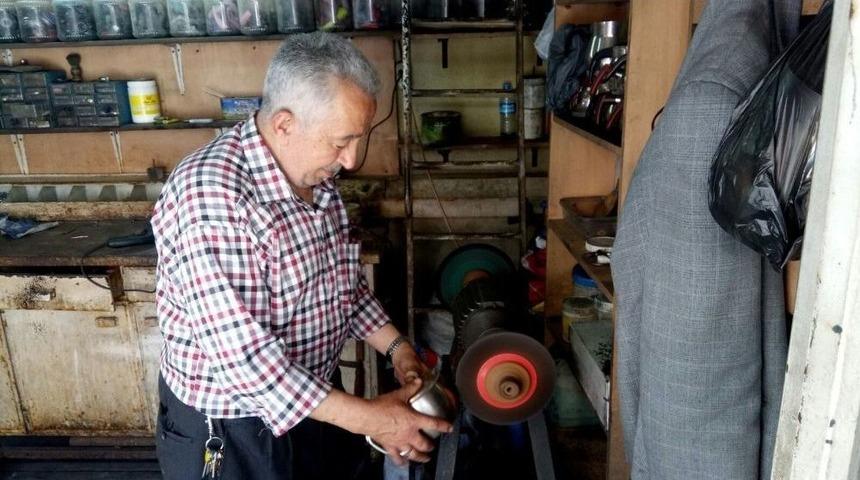 61 Yıldır Tencere, Tava, &Ccedil;aydanlık Tamir Ediyor