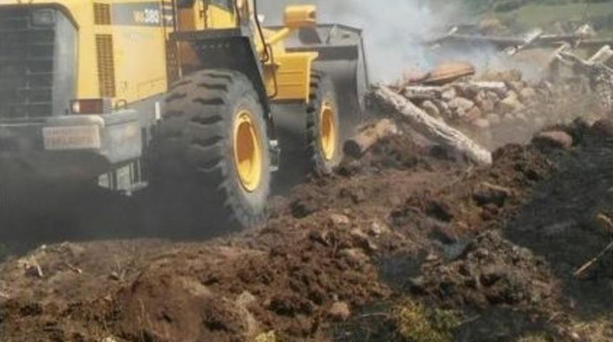 Şenkaya Mezrasında &Ccedil;ıkan Yangın Kontrol Altına Alındı