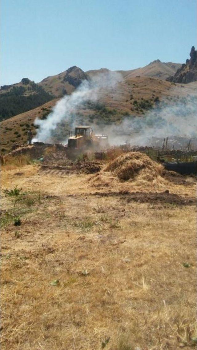 Şenkaya Mezrasında Çıkan Yangın Kontrol Altına Alındı