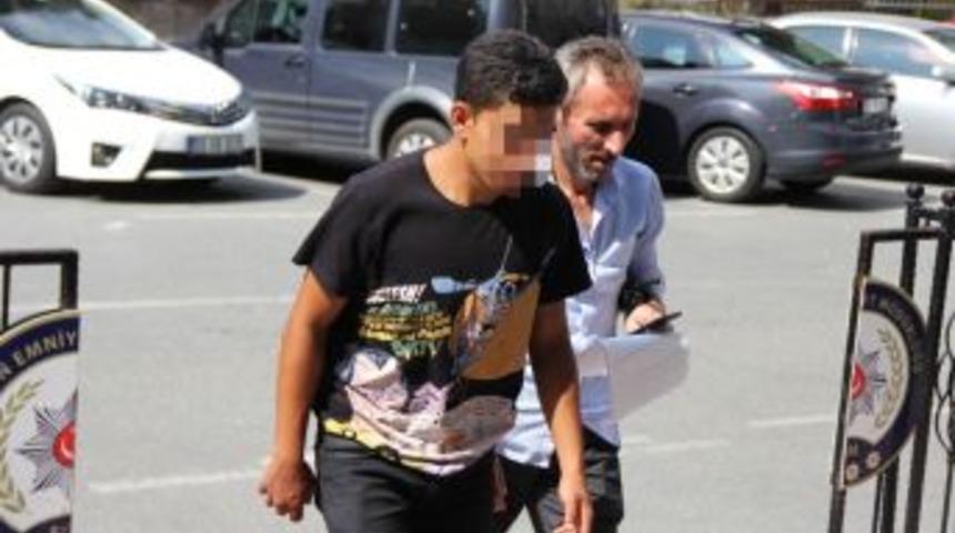 Kavgada 2 Kişiyi Bı&ccedil;akla Yaraladı