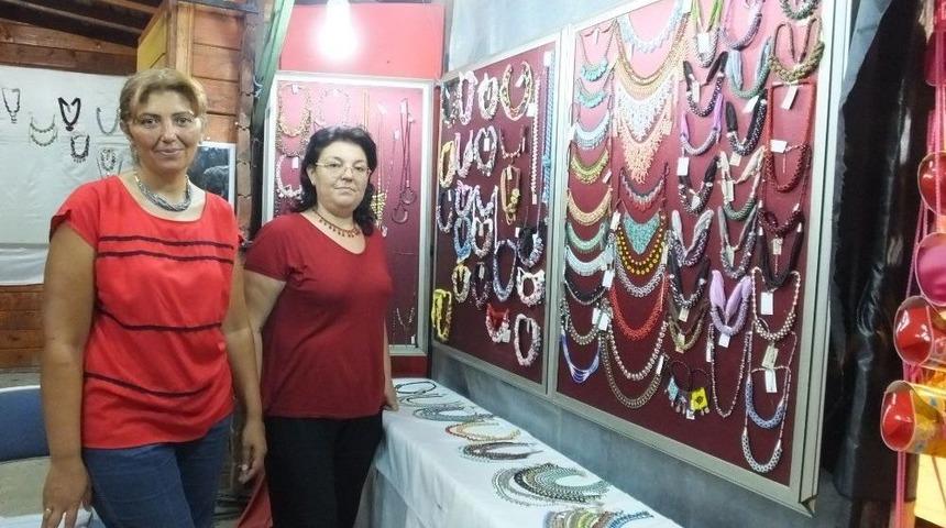 Burhaniye&rsquo;de Kurslar Kadınları &Uuml;retici Yaptı