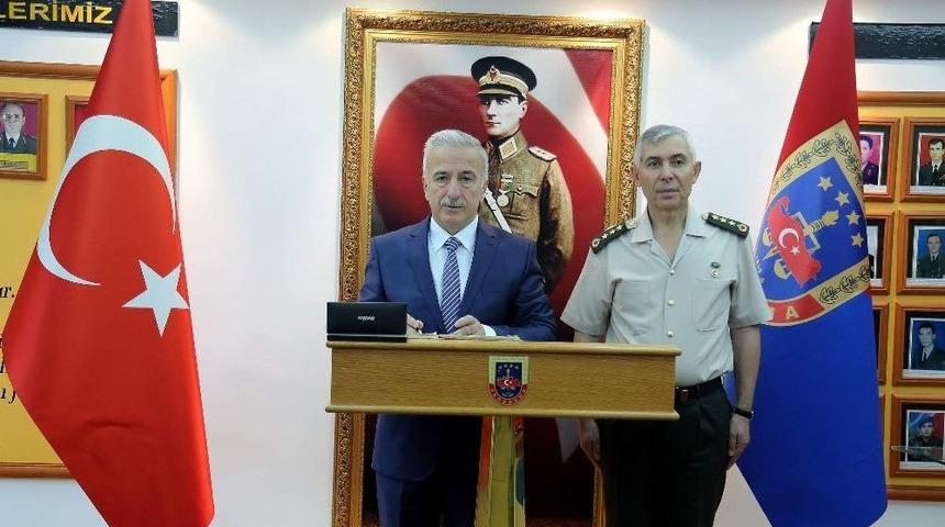 Vali Kam&ccedil;ı&rsquo;dan İl Jandarma Komutanlığına Ziyaret